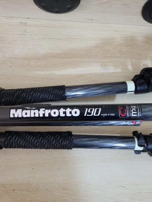 Manfrotto Trépied en fibre de carbone/magnésium 190CXPRO4 Trépied à 4 sections + Acratech Tête panoramique et inclinable avec QR, capacité de charge de 25 lb