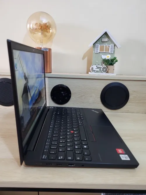 LENOVO THINKPAD E15 | CORE i5-10210U | 16GB RAM | 512GB NVMe SSD | AMD RADEON RX 640 2GB