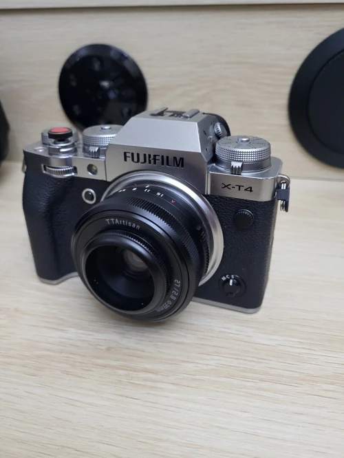 Fujifilm X-T4 sans miroir | 26Mpx | APS-C | 4K/UHD 60 pi/s | + OBLECTIF  TTARTISAN 27mm f/2.8 X AF