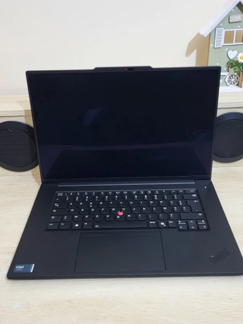 IA THINKPAD P1 | OLED UHD 4K TACTLE | CORE ULTRA 9-185H vPro | NVIDIA RTX 4070 8GB | 32GB RAM | 1TB NVMe | Workstation