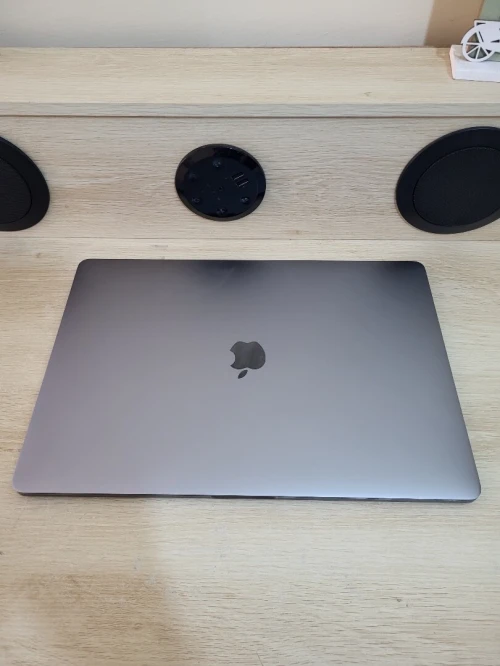 MacBook Pro 15.6" | CORE i7 | 16GB RAM | AMD RADEON PRO 455 2GB | 512GB SSD | GAMME Workstation