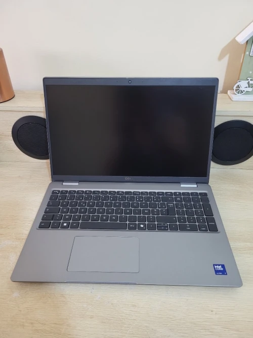 DELL PRECISION 3591 | CORE Ultra 7 165H | NVIDIA RTX 2000 ADA GEN 8GB | 1To NVMe SSD | 32GB RAM | WORKSTATION