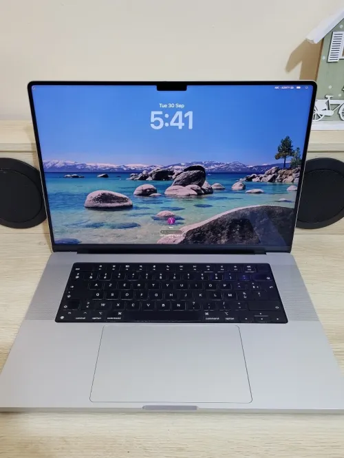 MacBook Pro M1 Max 2021 | 16'' CPU 10 GPU 24 | 32GB RAM | 1TB SSD | CYCLES 79