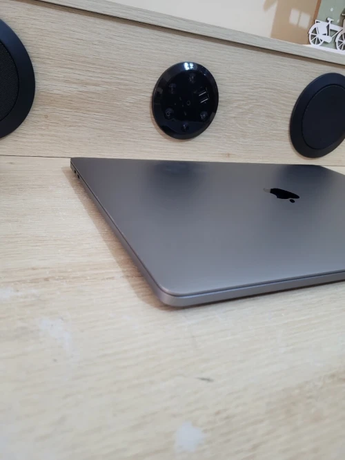 MacBook Pro 15.6" | CORE i7 | 16GB RAM | AMD RADEON PRO 455 2GB | 512GB SSD | GAMME Workstation