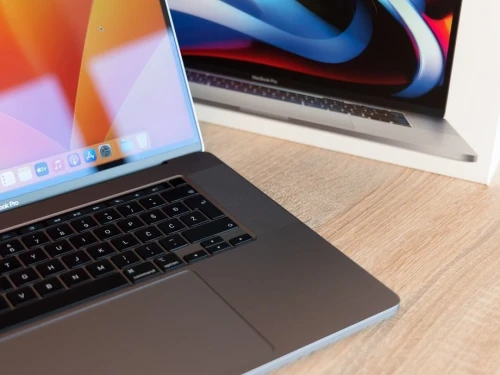 MacBook Pro 16" 2019 | CORE i7 | 16GB RAM | AMD RADEON PRO 5300M 4GB | 512GB SSD |GAMME Workstation