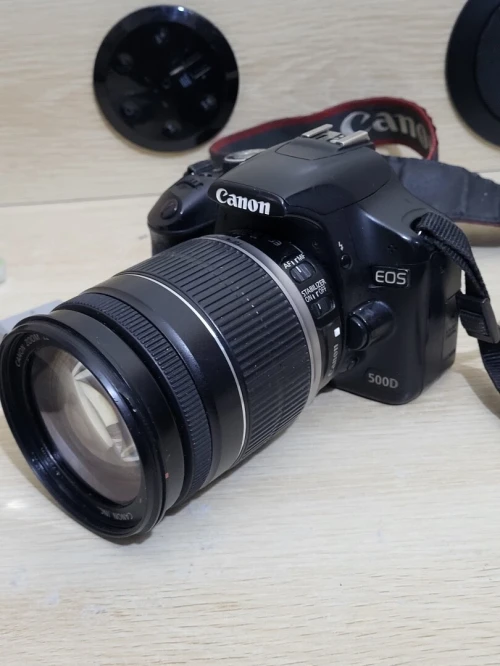 Canon EOS 500D Appareil photo numérique Reflex 15.1 Mpix + Objectif Canon EF-S 18-200 mm f/3,5-5,6 IS APS-C