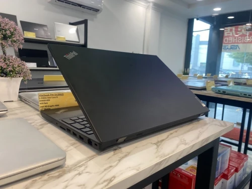 ThinkPad P15s GEN 2 | i7-1185G7 | NVIDIA QUADRO T500 4GB | 16GB RAM | 512 SSD | WORKSTATION | AZERTY