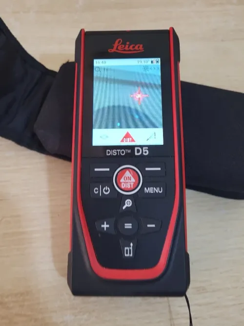 Leica DISTO D5 - télémètre Laser Professionnel avec Bluetooth (appli), viseur numérique (pour intérieur et extérieur) et capteur d'inclinaison pour Mesure de Profil et d'angle