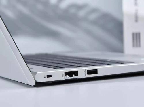 HP EliteBook 835 G8 FHD 13.3'' AMD RYZEN 5 PRO 5650U - 16GB RAM - 256GB SSD - AMD Radeon Graphics