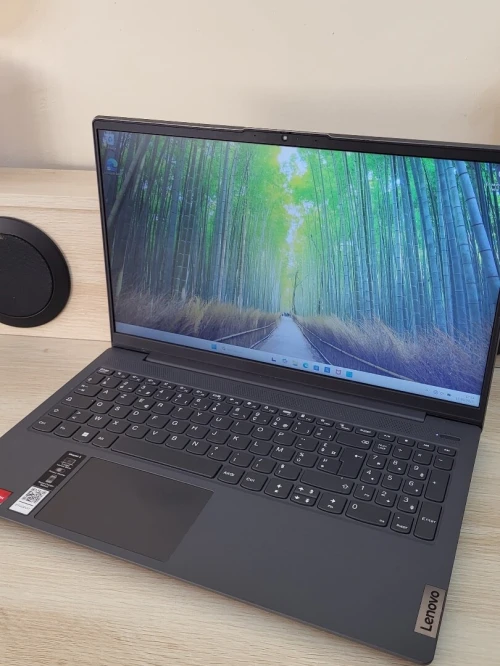 Lenovo IdeaPad 15.6'' FHD | RYZEN 7 5700U | 8GB RAM - 512GB SSD | AMD Radeon Graphics 2GB