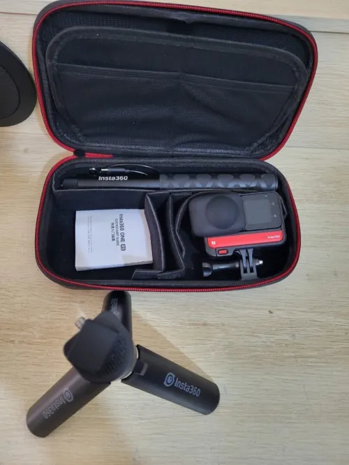 Insta360 One RS Twin Edition on Geht's Kit - Caméra d'action étanche 4K60fps et 5.7K 360 avec objectifs interchangeables - stabilisation - Photos 48MP - HDR Actif - Traitement IA