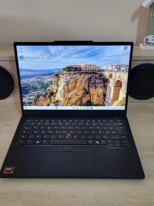 AI PC THINKPAD L13 GEN 6 | AMD RYZEN 5 PRO 215 w | 16GB RAM | 256GB NVMe SSD | AMD RADEON 740M 1GB |