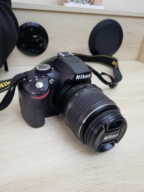 Nikon D3200 Appareil photo reflex 24Mpx + OBJECTIF Nikon AF-S DX Nikkor 18-55mm f/ ED II