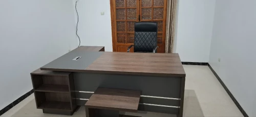 Lot mobilier de bureau et chaises