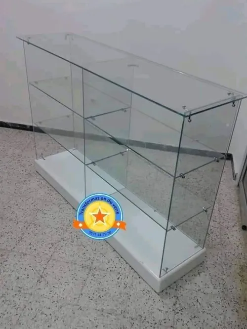 Comptoir et présentoir vitrine d'exposition en verre 