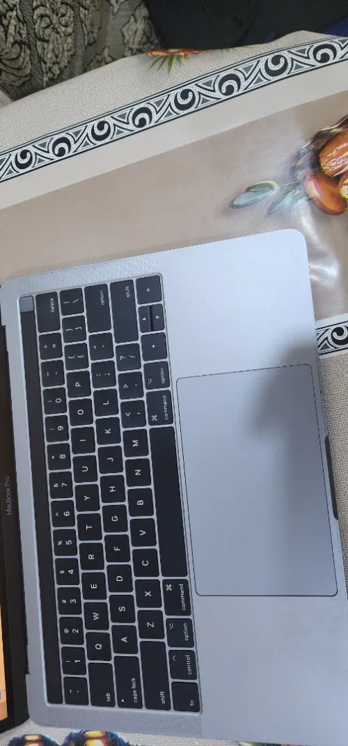 APPLE MACBOOK PRO 2017 TOUCH BAR 256GB RAM8GB