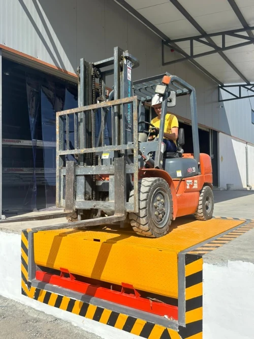 NIVELEUR DE QUAI pour CHARGEMENT / NIVELEUR DE QUAI (FABRICATION) ALGERIE