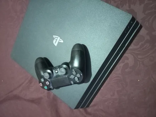 PS4 PRO 1TB + 1 Manette Orginal