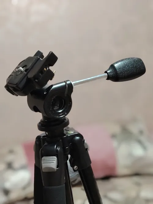 TRIPIED CAMERA 