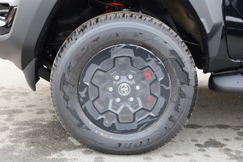 Toyota Revo  2025 