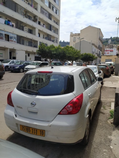 Nissan Tiida 5 portes 2011 Tiida 5 portes