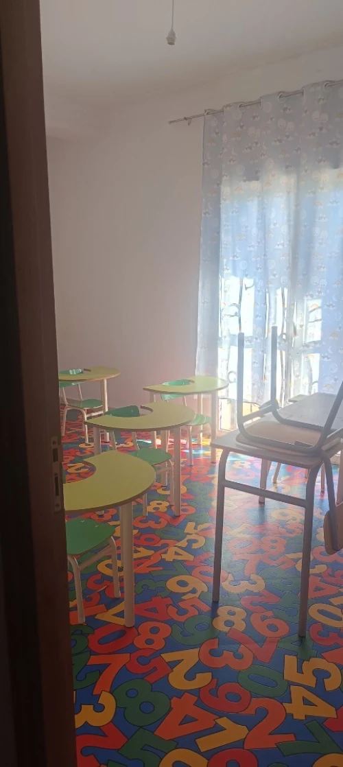 Table avec chaise pour enfants 
