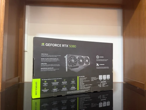 Msi shadow rtx 5080 neuve jamais utilisée avec garantie 12 mois