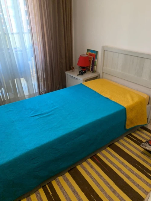 Lit à une place avec matelas