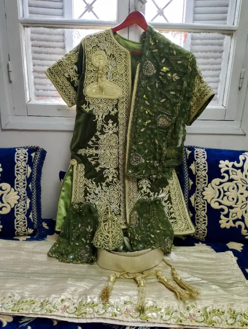 أرفطان تقليدي منسوج حر