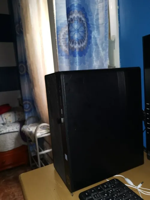 I5 8 ème génération  32 go RAM  1TB HDD 256 SSD Carte graphique NVIDIA Quadro 2000