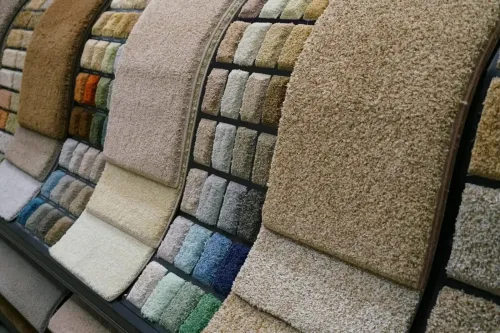 Pose de moquette, revêtement mural en PVC, plafond.