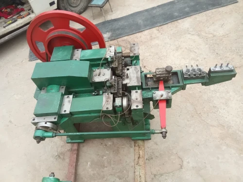 Machine a clous