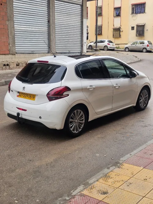 Peugeot 208 2016 Allure Facelift