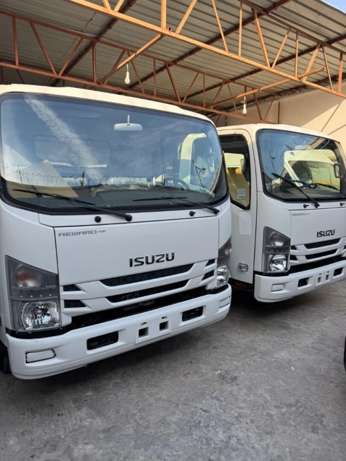 Izuzu NPR 71 2025