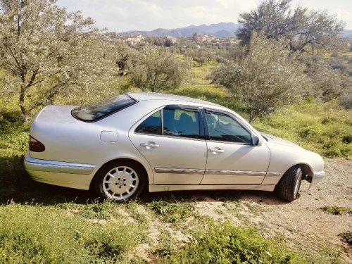 Mercedes Classe E 2001 E270