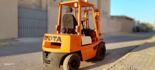 Toyota 3 TONNES 1990