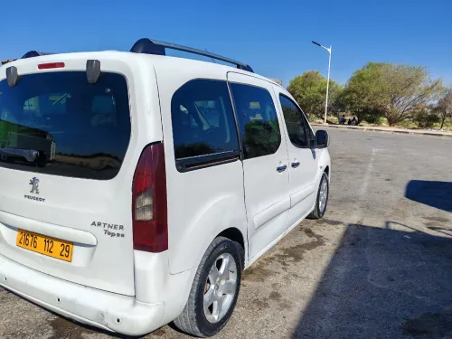 Peugeot Partener tepee 2012 Rakor sghir fel bab mor chofeur+ 30 cm rakor fel mala foga