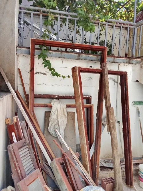 Lot de menuiserie en bois ancien