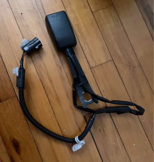 Ceinture côté chauffeur Toyota yaris حزام الأمان من جهة السائق تويوتا ياريس