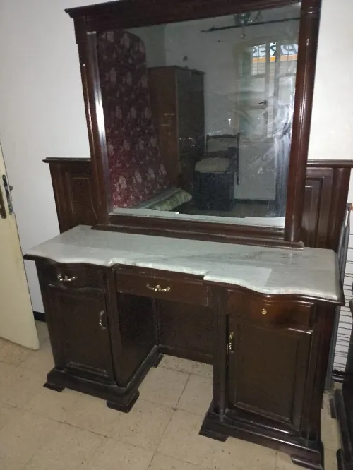 Coiffeuse et 2 table de nuit a vendre 