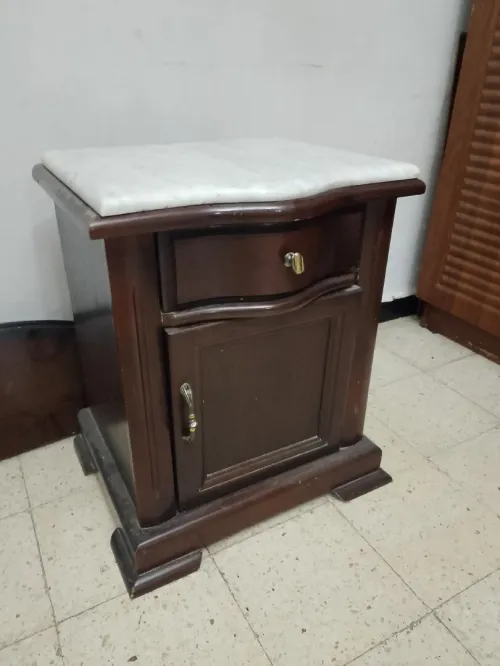 Coiffeuse et 2 table de nuit a vendre 