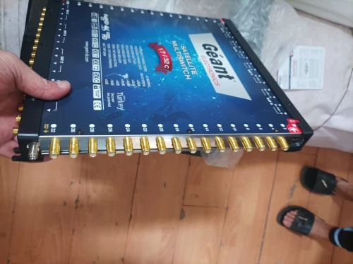  Multiswitch satellite cascadable (17 entrées / 32 sorties)