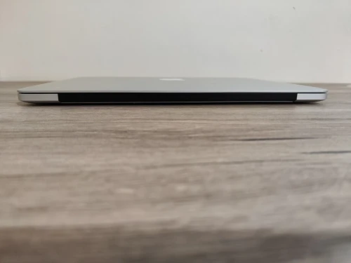 MacBook pro early 2015 (RETINA , 13.3*POUCES , I5 , 8/256 , INTEL IRIS ) 