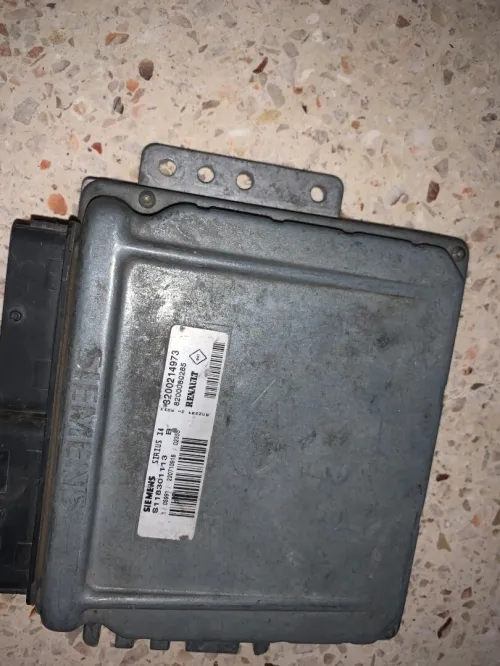CALCULATEUR MOTEUR RENAULT CLIO