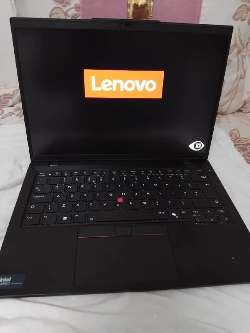 Lenovo Thinkpad t14s gen 5 ultra 7 165U 32gb ddr5 500gb SSD écran 14"