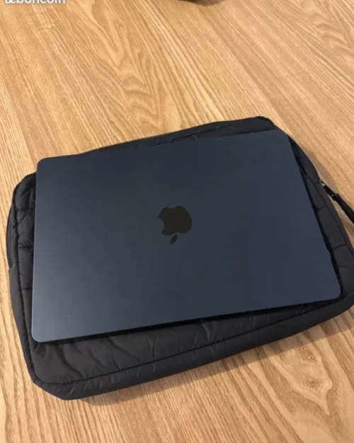 MacBook Air 15" M3 2024 icloud 10/10