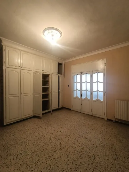 Location Appartement Niveau de villa F8 Oran Oran