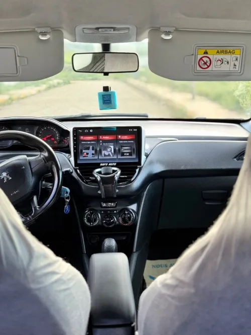 Peugeot 208 2015 208