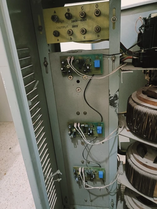 STABILISATEUR DE TENSION 30 KVA   Triphasique 380 V