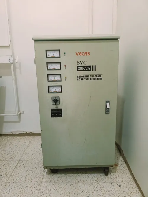 STABILISATEUR DE TENSION 30 KVA   Triphasique 380 V